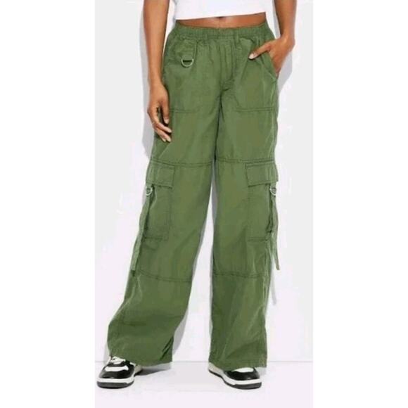 Wild Fable Mid Rise Wide Leg Green Lightweight Cargo Pants S NWT - Picture 4 of 10